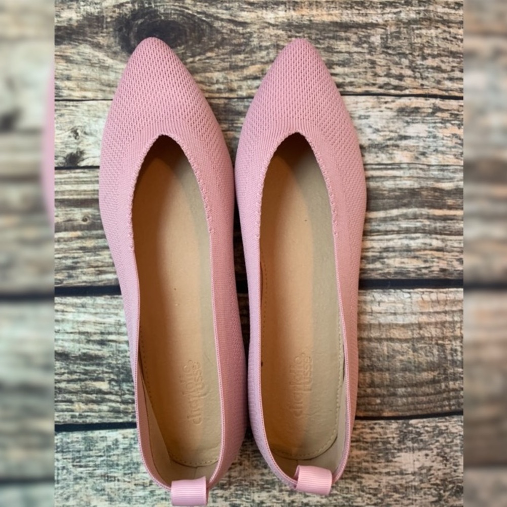 Pale pink points flats